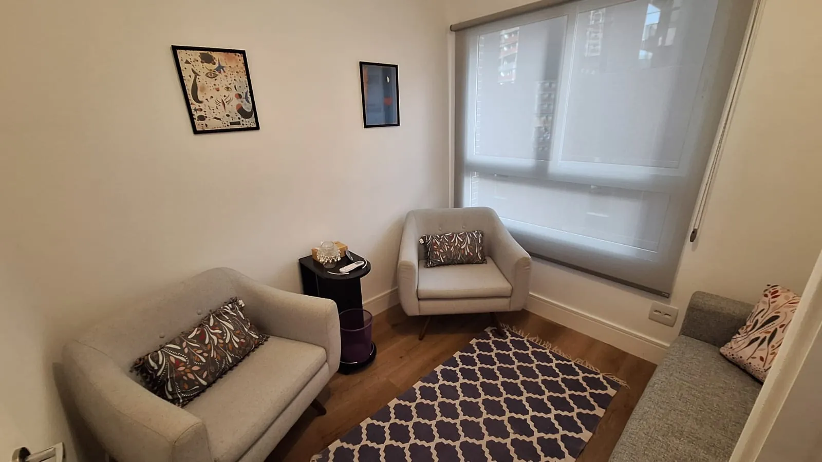 Sala de atendimento da Athos Psicologia
